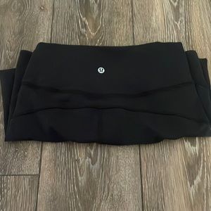 Never worn Lululemon capris